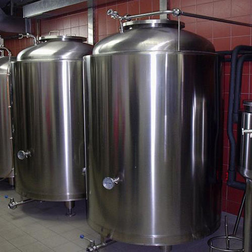Cylindrical fermentors for the primary beer fermentation