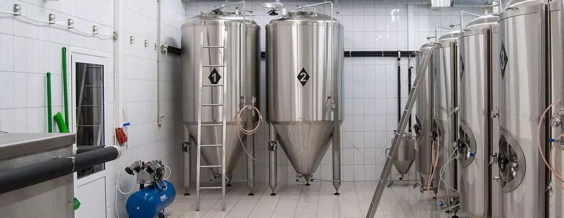 browar z systemem fermentacyjnym 1140x440 1 - Portfolio produkcyjne firmy Czech Brewery System